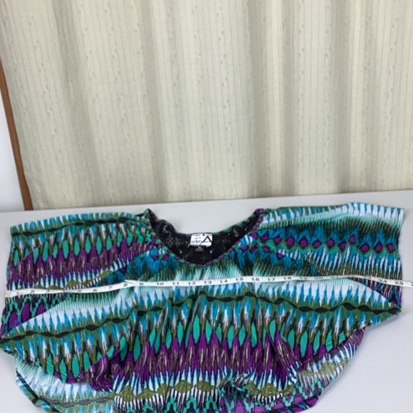 L. A. Living Doll Womens Size Medium Cropped Poncho. - Picture 7 of 9